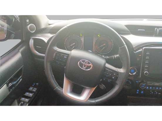 TOYOTA-HILUX-2022