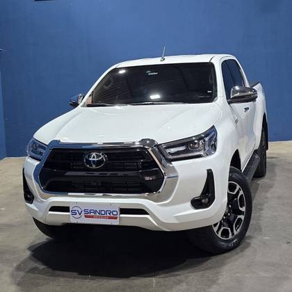 TOYOTA HILUX 2.8 D-4D TURBO DIESEL CD SRX 4X4 AUTOMÁTICO