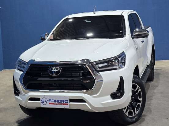 TOYOTA-HILUX-2.8 D-4D TURBO DIESEL CD SRX 4X4 AUTOMÁTICO TOYOTA-HILUX-2023