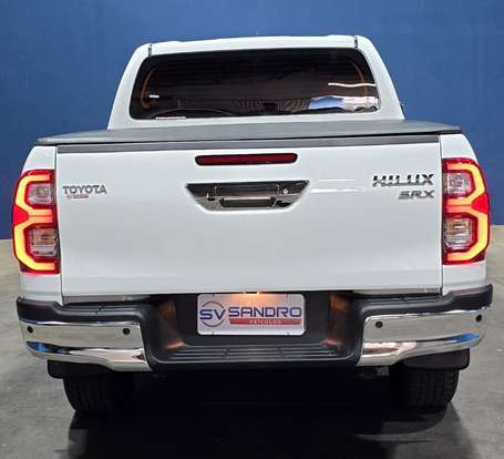 TOYOTA-HILUX-2023