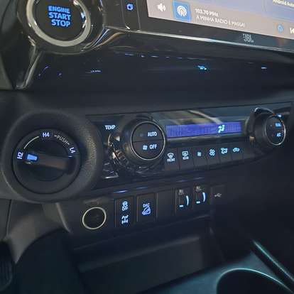 TOYOTA-HILUX-2023