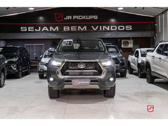 TOYOTA HILUX 2.8 D-4D TURBO DIESEL CD SRX 4X4 AUTOMÁTICO