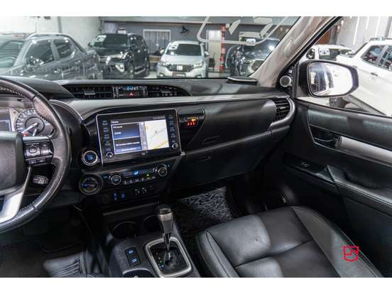 TOYOTA-HILUX-2.8 D-4D TURBO DIESEL CD SRX 4X4 AUTOMÁTICO TOYOTA-HILUX-2020