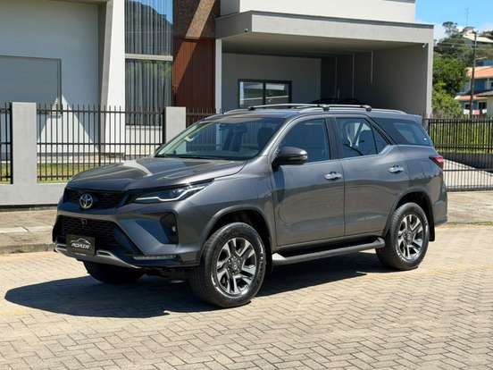 TOYOTA-HILUX-2024