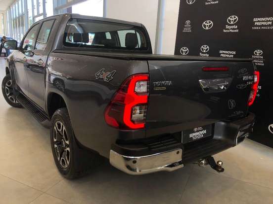TOYOTA-HILUX-2.8 D-4D TURBO DIESEL CD SRX 4X4 AUTOMÁTICO TOYOTA-HILUX-2024