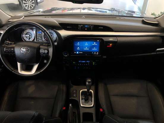TOYOTA-HILUX-2.8 D-4D TURBO DIESEL CD SRX 4X4 AUTOMÁTICO TOYOTA-HILUX-2024