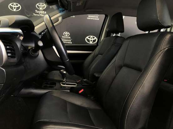 TOYOTA-HILUX-2024