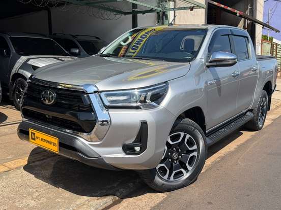 TOYOTA-HILUX-2023