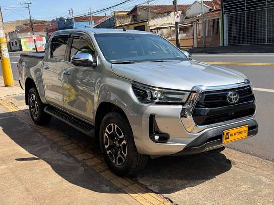 TOYOTA-HILUX-2.8 D-4D TURBO DIESEL CD SRX 4X4 AUTOMÁTICO TOYOTA-HILUX-2023