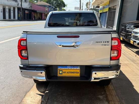 TOYOTA-HILUX-2023