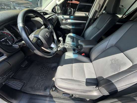 TOYOTA-HILUX-2023