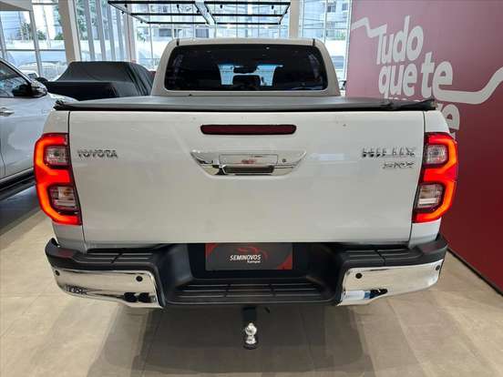 TOYOTA-HILUX-2.8 D-4D TURBO DIESEL CD SRX 4X4 AUTOMÁTICO TOYOTA-HILUX-2023