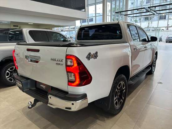 TOYOTA-HILUX-2023