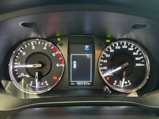 TOYOTA-HILUX-2023