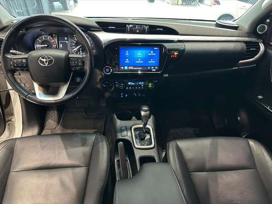 TOYOTA-HILUX-2.8 D-4D TURBO DIESEL CD SRX 4X4 AUTOMÁTICO TOYOTA-HILUX-2023