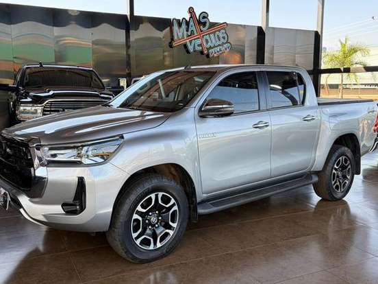 TOYOTA-HILUX-2.8 D-4D TURBO DIESEL CD SRX 4X4 AUTOMÁTICO TOYOTA-HILUX-2022