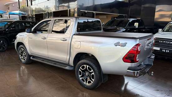 TOYOTA-HILUX-2022