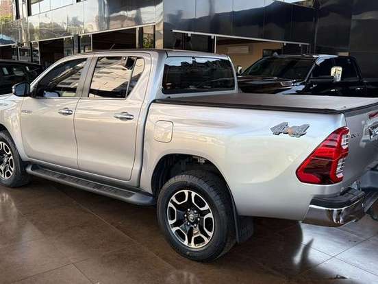 TOYOTA-HILUX-2.8 D-4D TURBO DIESEL CD SRX 4X4 AUTOMÁTICO TOYOTA-HILUX-2022