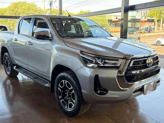 TOYOTA-HILUX-2.8 D-4D TURBO DIESEL CD SRX 4X4 AUTOMÁTICO TOYOTA-HILUX-2022