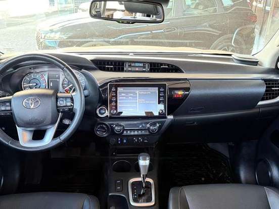 TOYOTA-HILUX-2.8 D-4D TURBO DIESEL CD SRX 4X4 AUTOMÁTICO TOYOTA-HILUX-2022