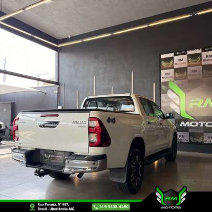 TOYOTA-HILUX-2021