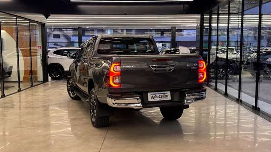 TOYOTA-HILUX-2023