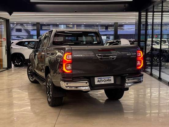 TOYOTA-HILUX-2.8 D-4D TURBO DIESEL CD SRX LIMITED 4X4 AUTOMÁTICO TOYOTA-HILUX-2023