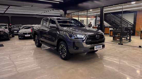 TOYOTA-HILUX-2023