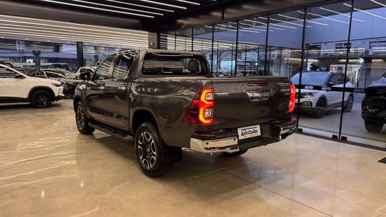 TOYOTA-HILUX-2023