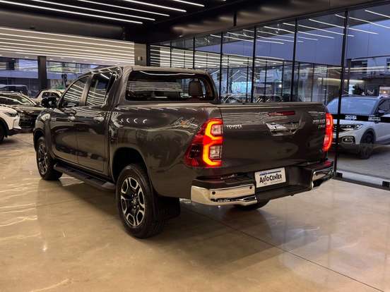 TOYOTA-HILUX-2.8 D-4D TURBO DIESEL CD SRX LIMITED 4X4 AUTOMÁTICO TOYOTA-HILUX-2023