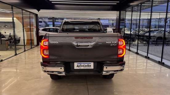 TOYOTA-HILUX-2023