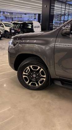 TOYOTA-HILUX-2023