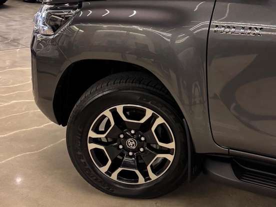 TOYOTA-HILUX-2.8 D-4D TURBO DIESEL CD SRX LIMITED 4X4 AUTOMÁTICO TOYOTA-HILUX-2023