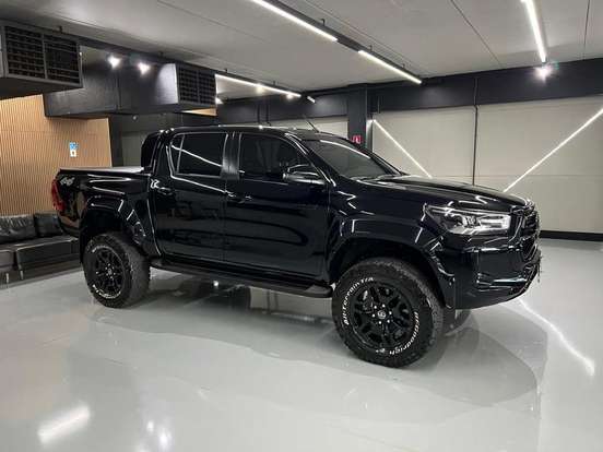 TOYOTA-HILUX-2.8 D-4D TURBO DIESEL CD SRX PLUS 4X4 AUTOMÁTICO TOYOTA-HILUX-2025