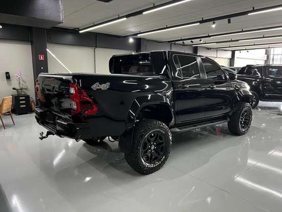 TOYOTA-HILUX-2025