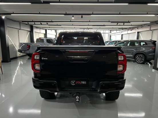 TOYOTA-HILUX-2.8 D-4D TURBO DIESEL CD SRX PLUS 4X4 AUTOMÁTICO TOYOTA-HILUX-2025