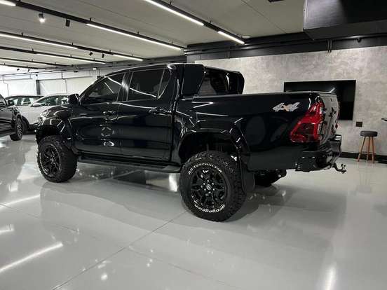 TOYOTA-HILUX-2025