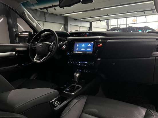 TOYOTA-HILUX-2025