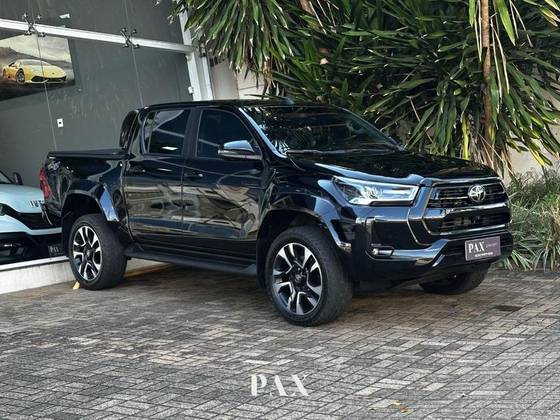 TOYOTA HILUX 2.8 D-4D TURBO DIESEL CD SRX PLUS 4X4 AUTOMÁTICO