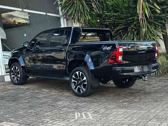 TOYOTA-HILUX-2.8 D-4D TURBO DIESEL CD SRX PLUS 4X4 AUTOMÁTICO TOYOTA-HILUX-2026