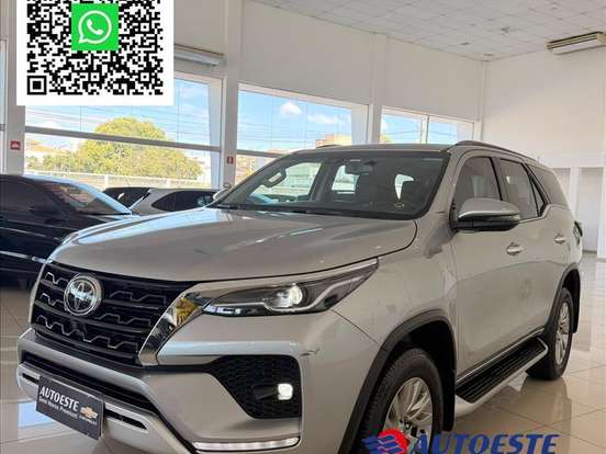 TOYOTA-HILUX-2.8 D-4D TURBO DIESEL CD SRX PLUS 4X4 AUTOMÁTICO TOYOTA-HILUX-2023