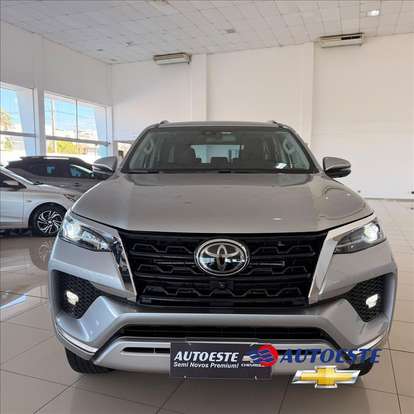 TOYOTA-HILUX-2023