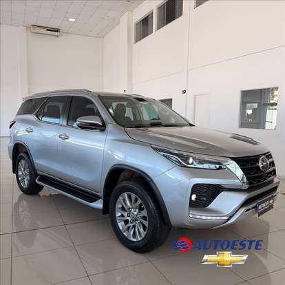 TOYOTA-HILUX-2023