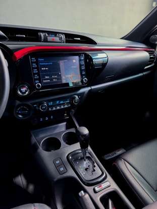 TOYOTA-HILUX-2019