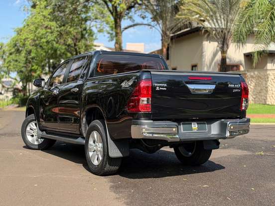 TOYOTA-HILUX-2017