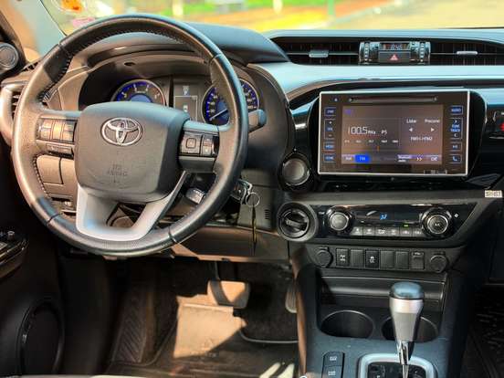 TOYOTA-HILUX-2017