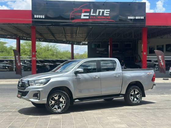 TOYOTA HILUX 2.8 SRV 4X4 CD 16V DIESEL 4P AUTOMÁTICO