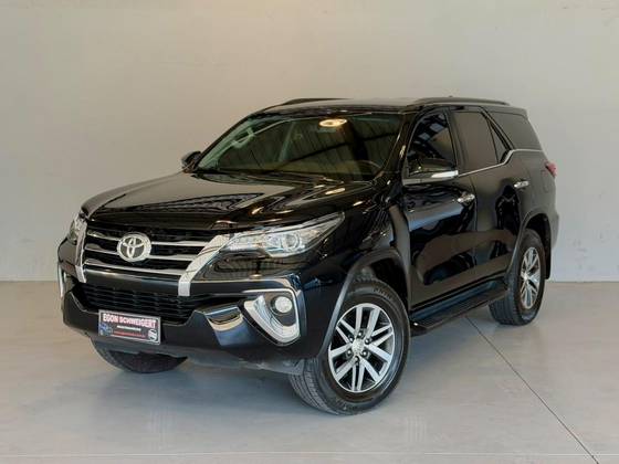 TOYOTA HILUX 2.8 SRX 4X4 CD 16V DIESEL 4P AUTOMÁTICO