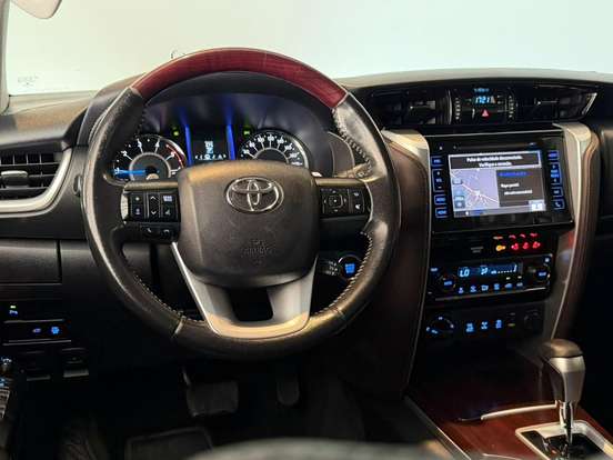TOYOTA-HILUX-2.8 SRX 4X4 CD 16V DIESEL 4P AUTOMÁTICO TOYOTA-HILUX-2016