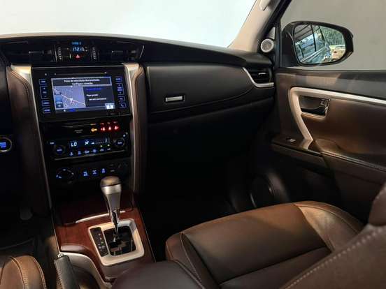 TOYOTA-HILUX-2016